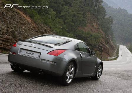 ծa Nissan 350Z DƬ D 