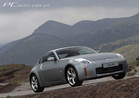 ծa Nissan 350Z DƬ D 