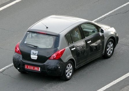 ծa Almera DƬ D 